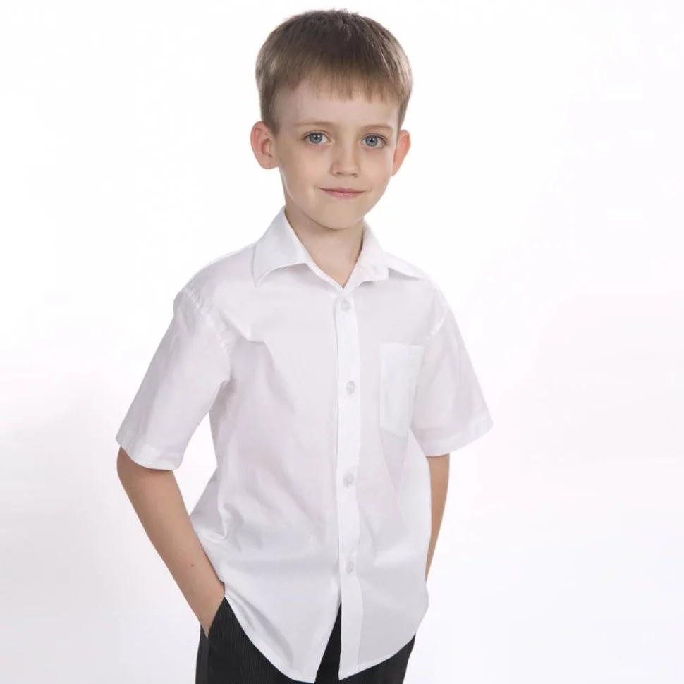 Мальчик в белой рубашке