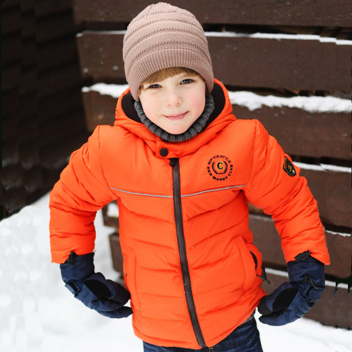 Мальчик в зимней куртке